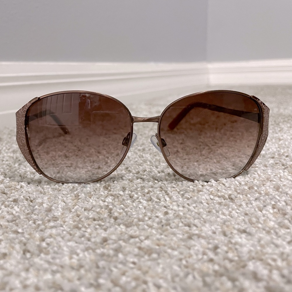 Women’s sunglasses 😎 - Picture 3 of 7